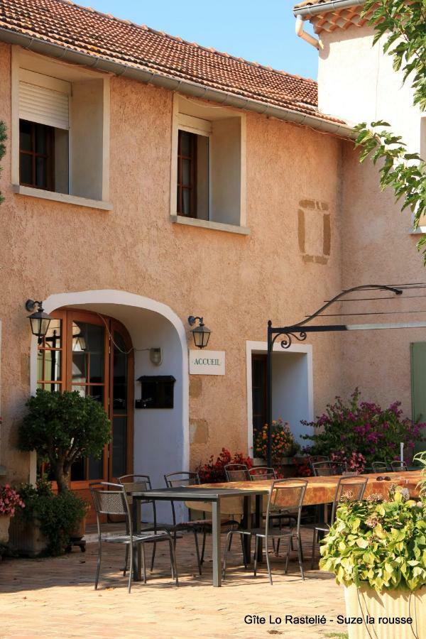 Lo Rastelie Bed & Breakfast Suze-la-Rousse Eksteriør bilde