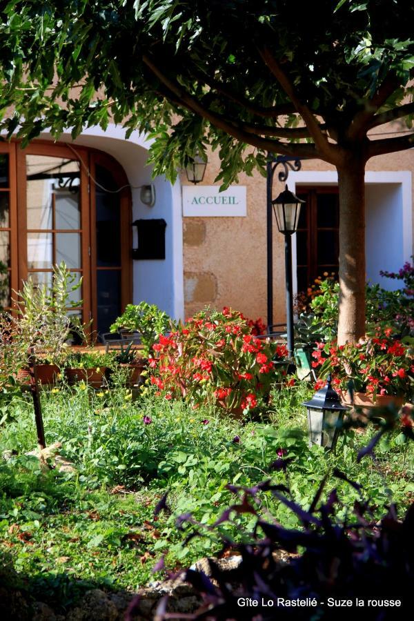 Lo Rastelie Bed & Breakfast Suze-la-Rousse Eksteriør bilde