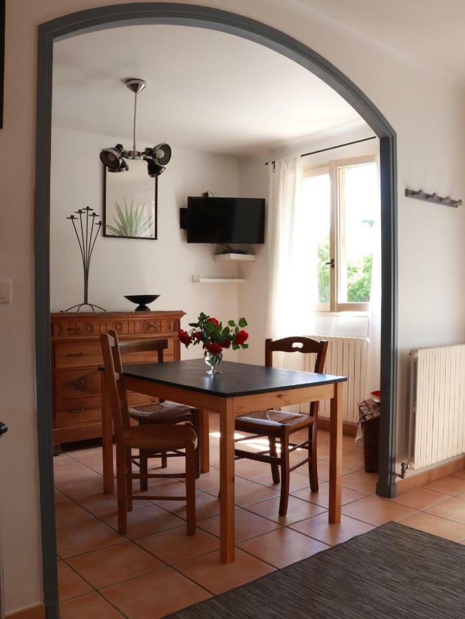 Lo Rastelie Bed & Breakfast Suze-la-Rousse Eksteriør bilde