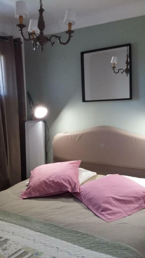 Lo Rastelie Bed & Breakfast Suze-la-Rousse Eksteriør bilde