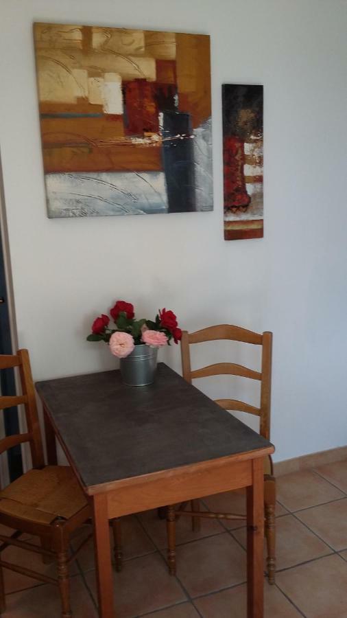 Lo Rastelie Bed & Breakfast Suze-la-Rousse Eksteriør bilde